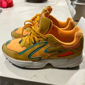 Adidas youth size 5 = women’s size 7 these ran a little big so the size 5 fit 👌